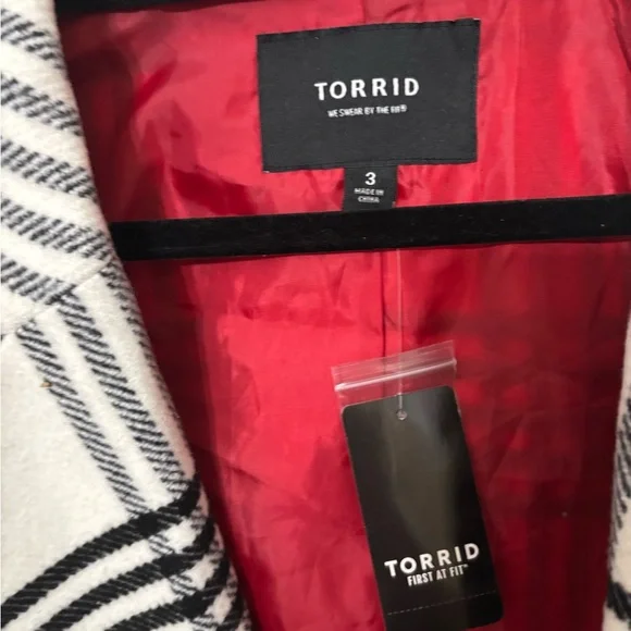 NWT TORRID BLACK AND WHITE PLAID PEA COAT WITH RED SIZE 3 22/24 VINTAGE LOOK - Picture 3 of 7